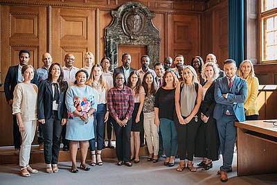 The participants of the Nuremberg Summer Academy for Young Professional 2018 visting Courtroom 600