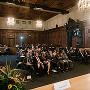 Zum ersten Mal seit Beginn der Pandemie, konnte das Nuremberg Forum wieder als Präsenzveranstaltung im historischen Schwurgerichtssaal 600 stattfinden.