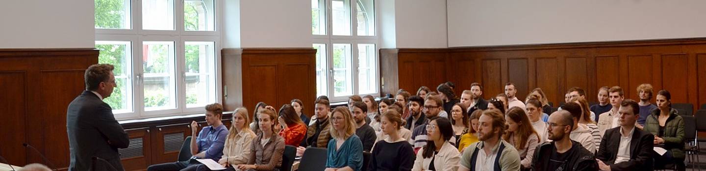 professor-safferling-lecturing-for-legal-trainees-at-the-nuremberg-academy