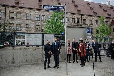 Street Naming Ceremony – Donald M. Ferencz, Lord Mayor Marcus König, Prof. Julia Lehner, Prof. Christoph Safferling, Dr Navi Pillay, Dr Thomas Dickert, Axel Fischer (from left to right)