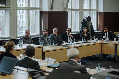 Ben Ferencz Workshop – Otto Böhm, Titus Schüller, Dr. Helmut Sörgel, Werner Karg, Anna Pacurar, Dr. Angar Verma (v. links nach rechts) 